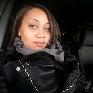 Meet your Posher, Dominique